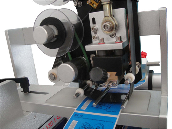 Semi automatic vertical round bottle labeling machine